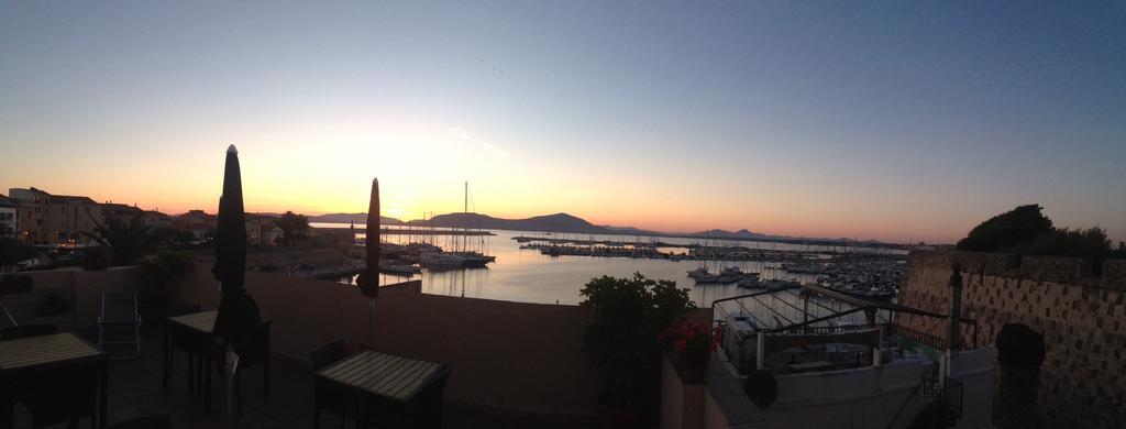 La Terrazza Sul Porto - Guest House アルゲーロ エクステリア 写真
